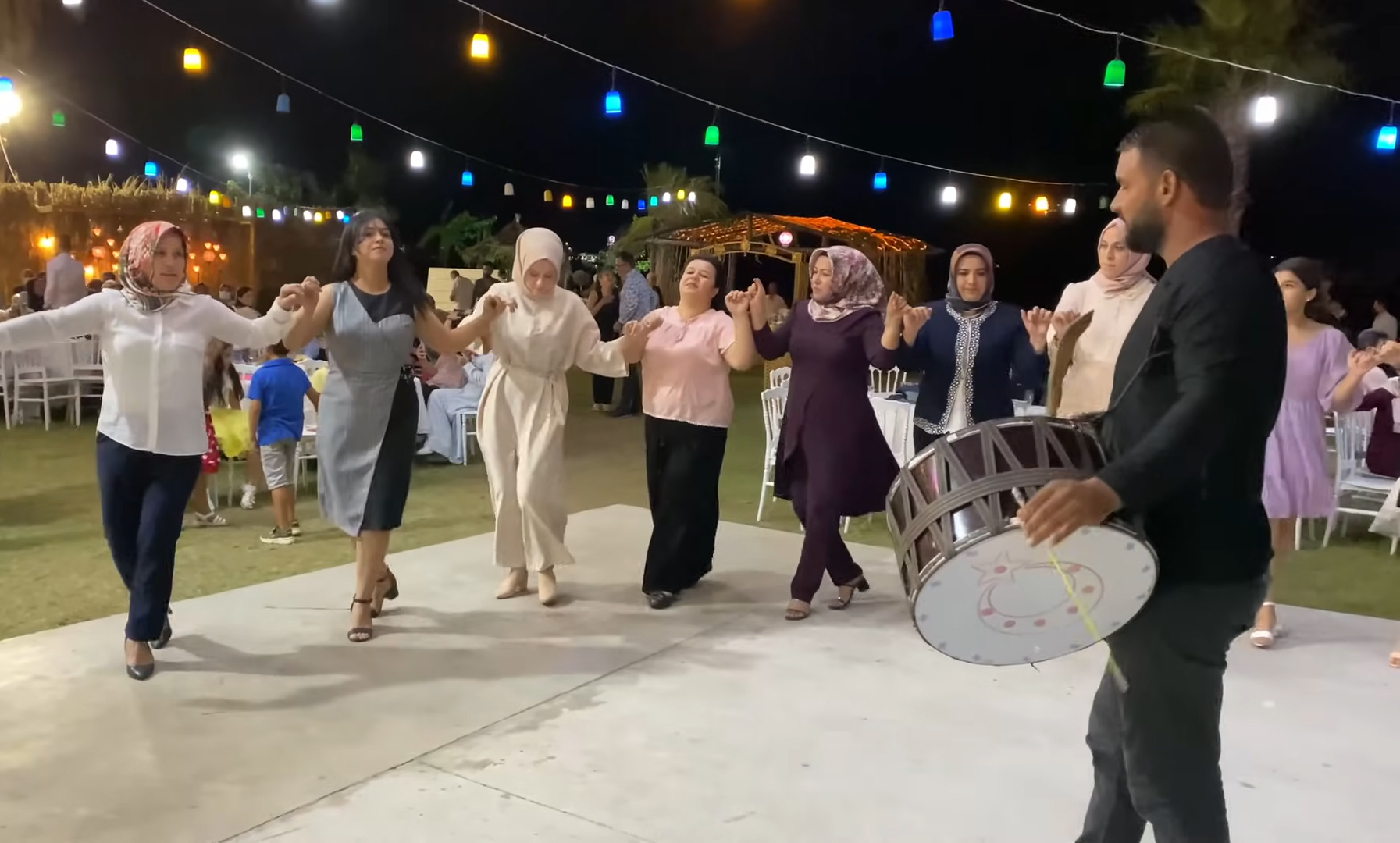 Yöresel Oyun Havalarıyla Her Bölgeye Uyumlu Performans