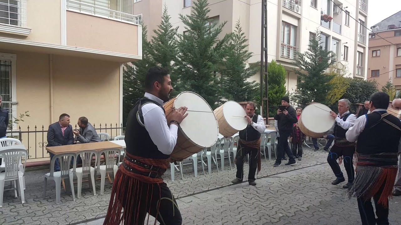 Köy Düğünlerinde Geleneksel Ritimle Tam Uyumluluk